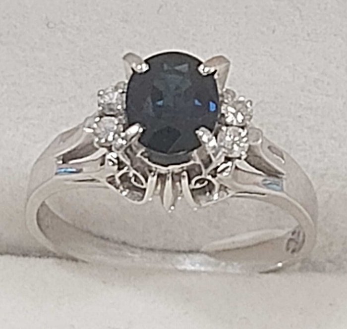 Ring - 14 karat Hvidguld -  1.01ct. tw. Safir - Diamant