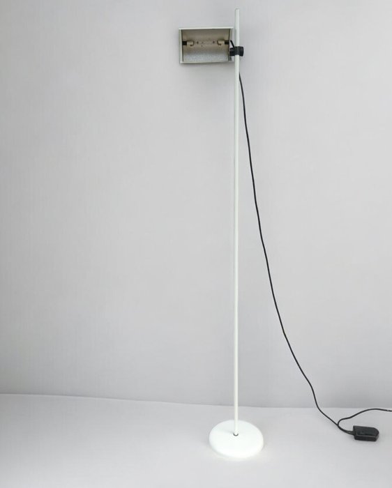 Nello Stile di Vico Magistretti - Lampe - Gulvlampe, minimalistisk design - INGEN RESERVEPRIS, 1970'erne - Aluminium, Forkromet metal