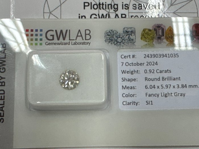 Ingen mindstepris - 1 pcs Diamant  (Naturfarvet)  - 0.92 ct - Rund - Fancy light Grå - SI1 - Gemewizard Gemological Laboratory (GWLab)