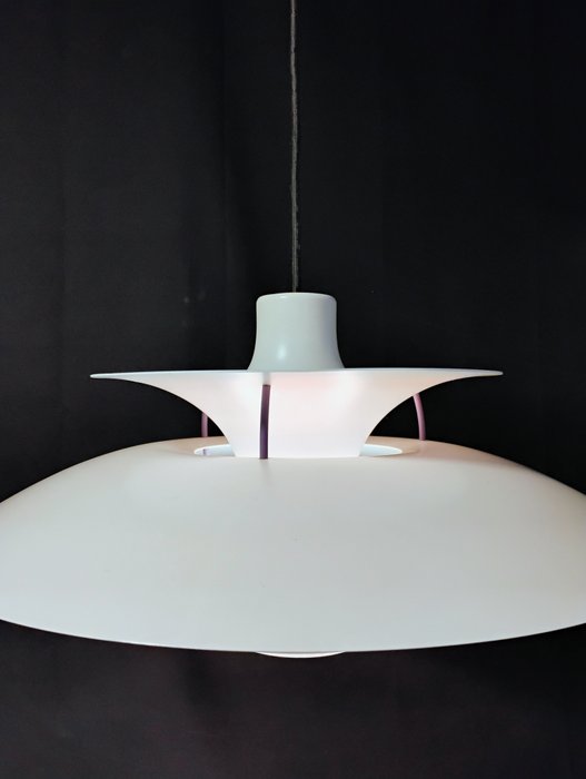 Louis Poulsen - Poul Henningsen, Design: 1958 - Hængende lampe - PH5 - Aluminium - Verdenskendt PH5 lampe