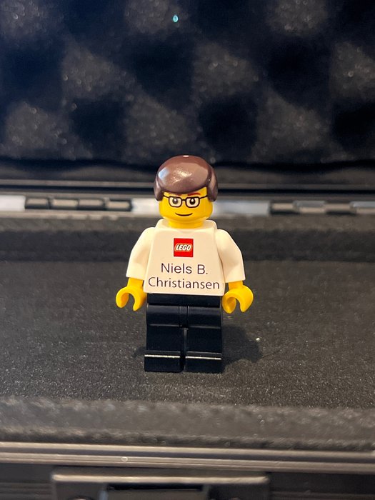 Lego - Minifigurer - CEO NIELS B CHRISTIANSEN Vs 1/2 - LEGO BUSINESS CARD MINIFIGURE - RARE - NO - 2010-2020