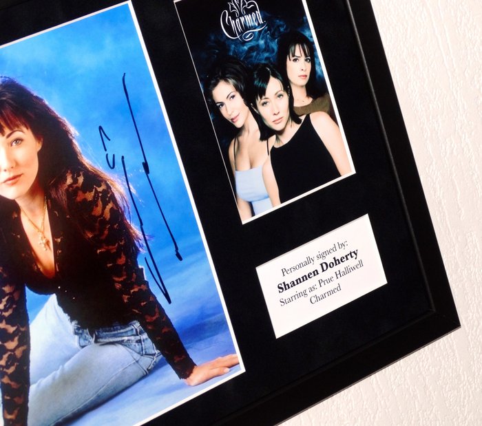 Charmed - Shannen Doherty (RIP) (Prue Halliwell) Framed, signed + COA  Photo signing session