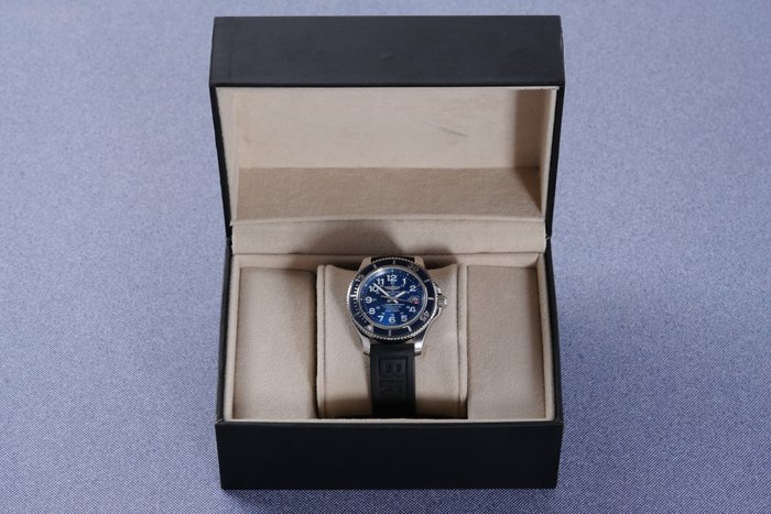 Breitling - Superocean II 42 Blue Dial Date - A17365 - Mænd - 2011-nu