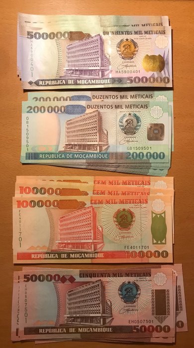 Mozambique. - 10 x 50000, 100000, 200000, 500000 Metical 1993, 1999, 2003 (40 banknotes) - Pick 138, 139, 141, 142  (Ingen mindstepris)