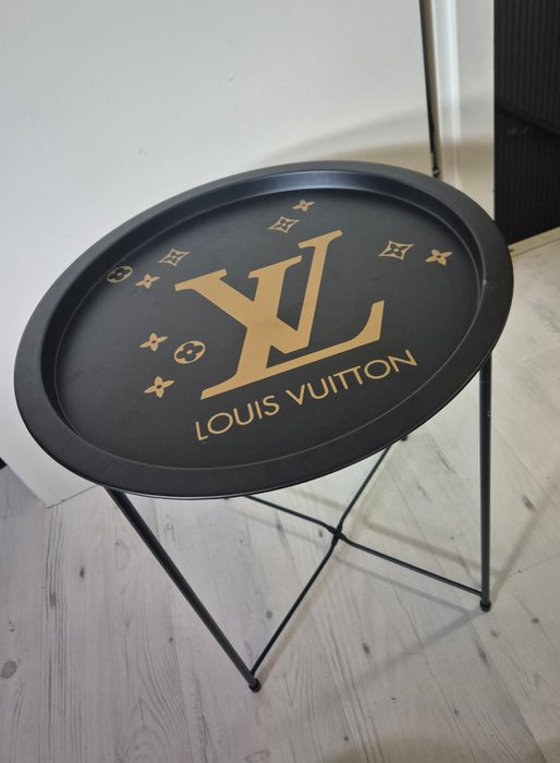 henq - Louis vuiton on the table