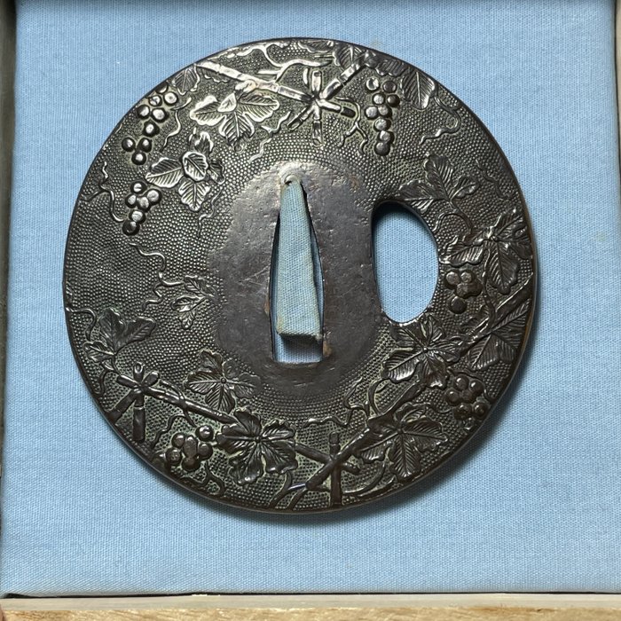 Katana - Shakudo Kagamishi Sanmai TSUBA, 赤銅鏡師三枚, Edo-periode, 73x72x4,2mm 111g - Japan - Edo-perioden (1600-1868)  (Ingen mindstepris)