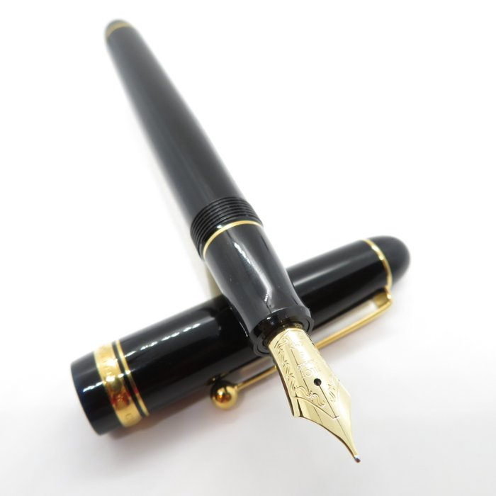 Pilot - Custom 74 (black) - 14K gold nib (M) - Fyldepen