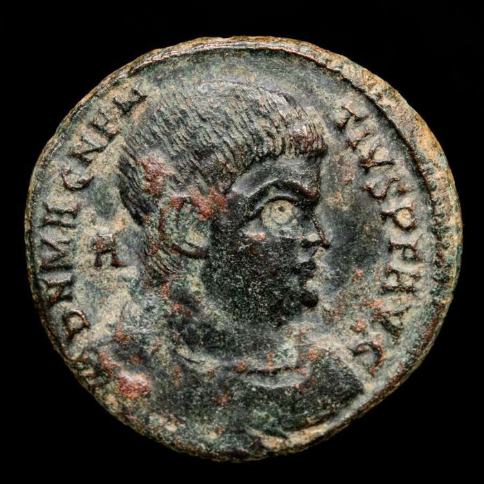 Romarriket. Maxentius (AD 306-312). Maiorina Lugdunum mint.  VICTORIAE DD NN AVG ET CAES ✯SV // RPLG  (Ingen mindstepris)