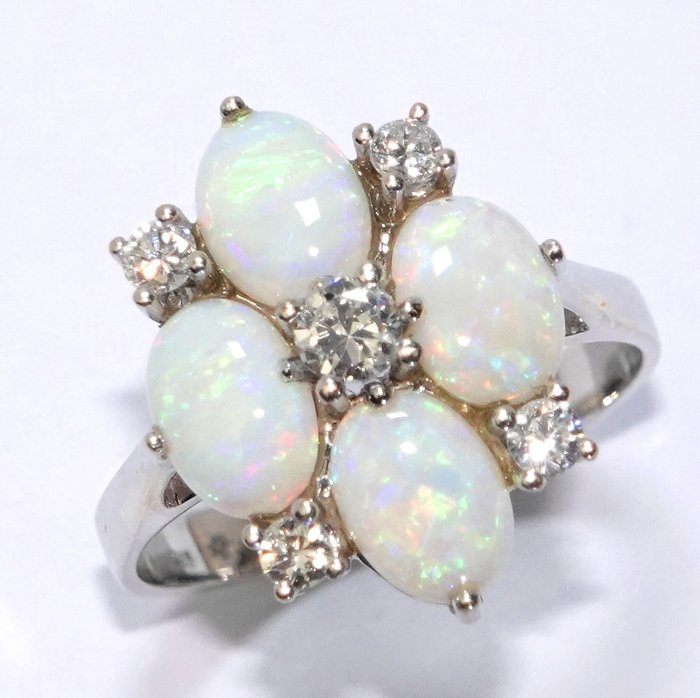 Ring - 14 karat Hvidguld -  1.99ct. tw. Opal - Diamant