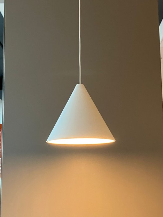 Flos - Michael Anastassiades - Hængende lampe - String lyskegle - Aluminium