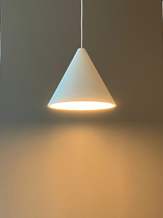 Flos - Michael Anastassiades - Hængende lampe - String lyskegle - Aluminium