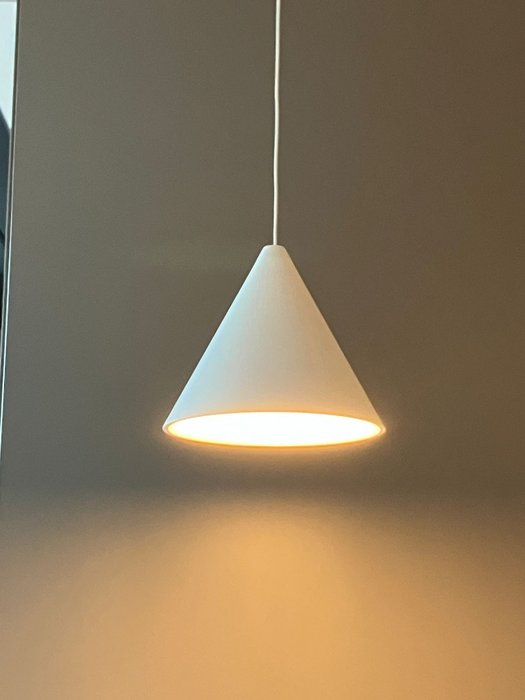 Flos - Michael Anastassiades - Hængende lampe - String lyskegle - Aluminium