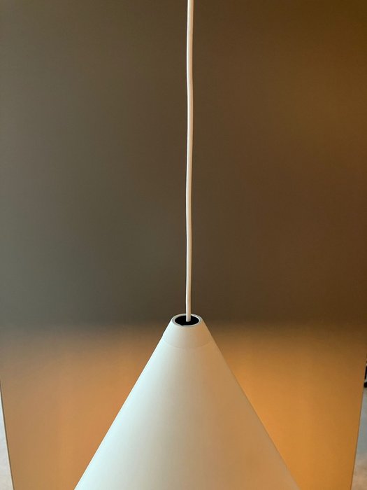 Flos - Michael Anastassiades - Hængende lampe - String lyskegle - Aluminium