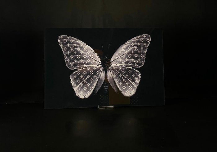 Mike Blackarts - Exclusive Grey Edition Butterfly with diamonds