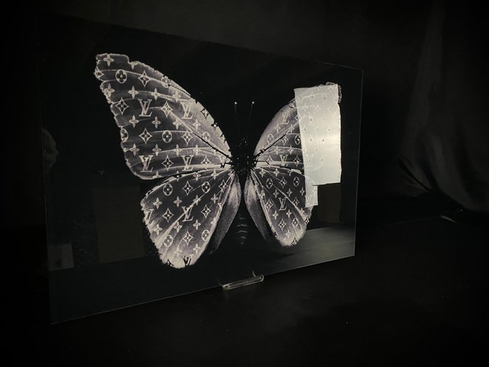 Mike Blackarts - Exclusive Grey Edition Butterfly with diamonds