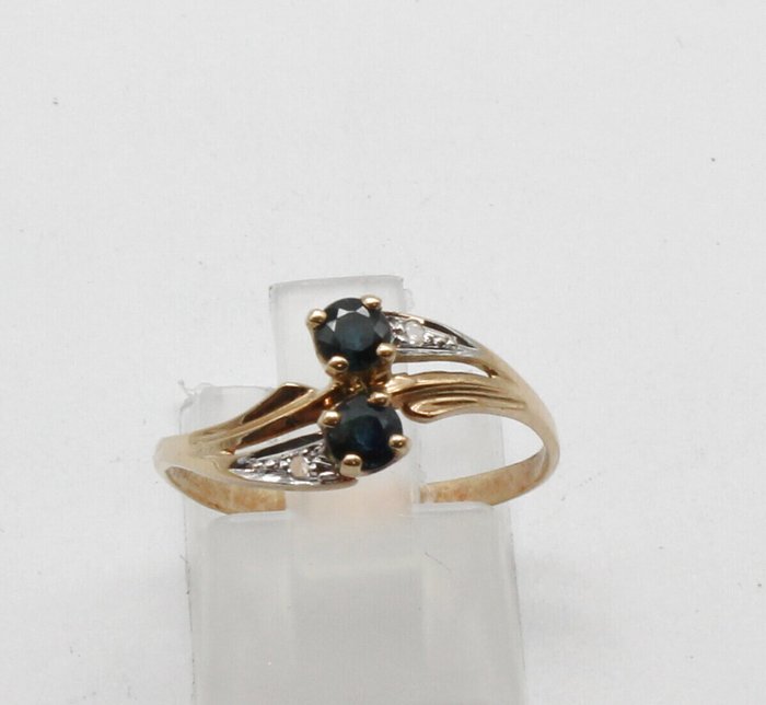 Ingen mindstepris - Ring - 18 kraat Gulguld Safir - Diamant