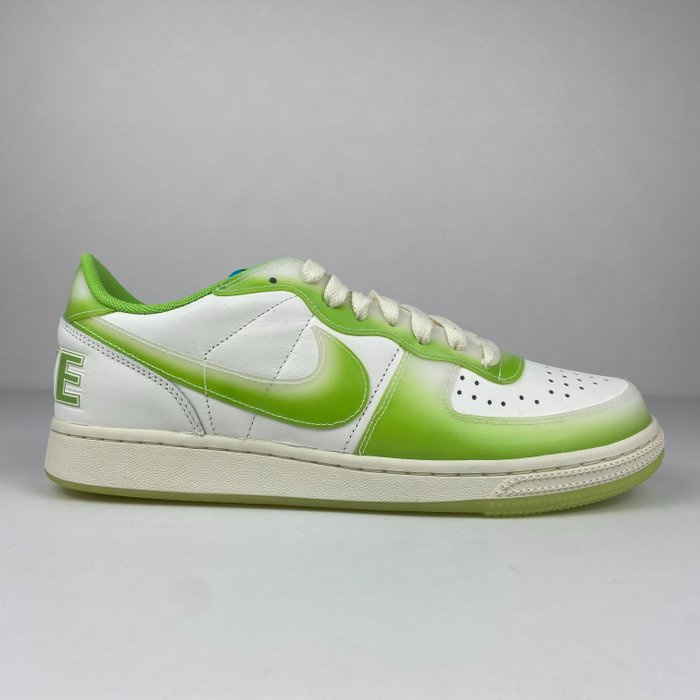 Nike - Sneakers - Størelse: Shoes / EU 43