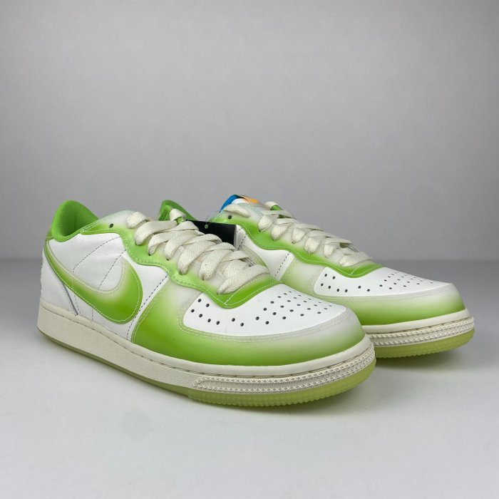 Nike - Sneakers - Størelse: Shoes / EU 43