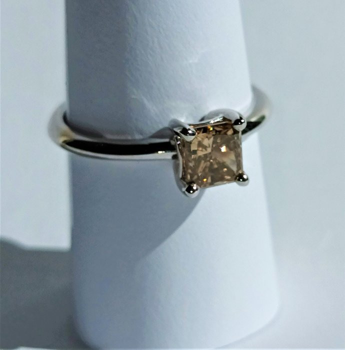 Ring - 14 karat Hvidguld -  1.03ct. tw. Blandet gul Diamant (Naturfarvet)