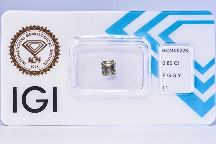 Ingen mindstepris - 1 pcs Diamant  (Naturfarvet)  - 080 ct - Smaragd - Fancy Grålig Grønlig Gul - I1 - International Gemological Institute (IGI)