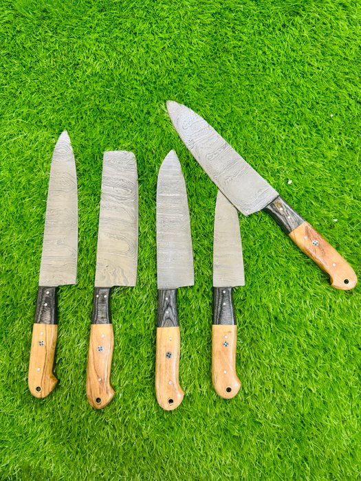 Køkkenkniv - Chef's knife - 1095  15N20 foldet stål og naturligt træ og skarp kant - Asien