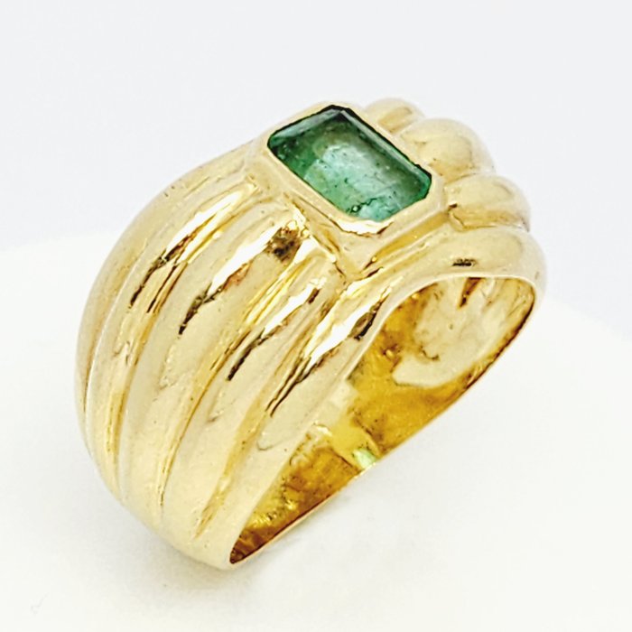 Ring - 18 kraat Gulguld -  0.91ct. tw. Smaragd