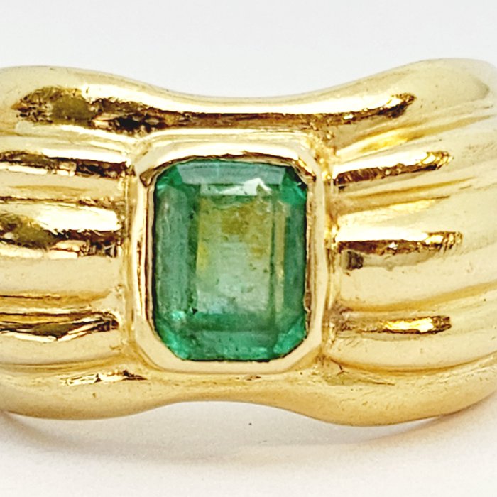 Ring - 18 kraat Gulguld -  0.91ct. tw. Smaragd