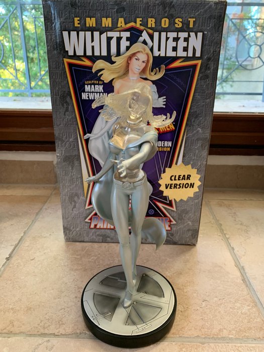 Statue White queen Emma Frost diamond variant full size statue - 12 in - Harpiks