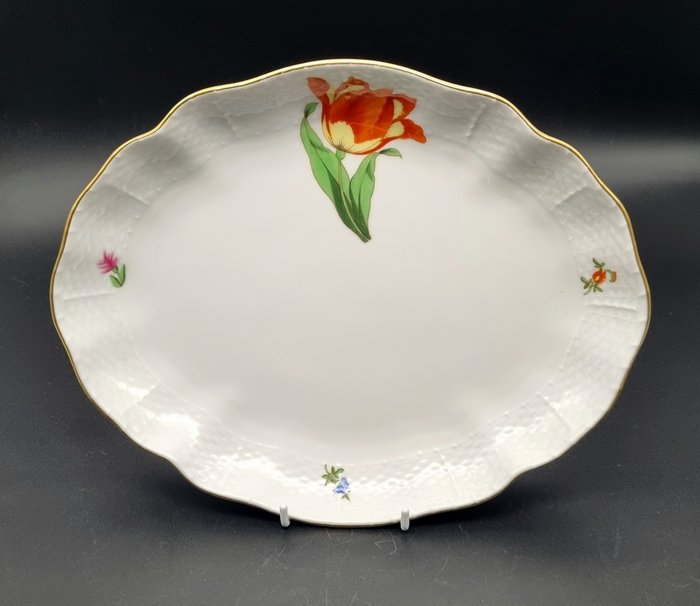 Herend - Bordservice - 1. valg. Serveringsfad med blomsterdekoration - Porcelæn