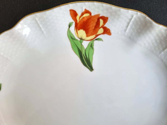 Herend - Bordservice - 1. valg. Serveringsfad med blomsterdekoration - Porcelæn