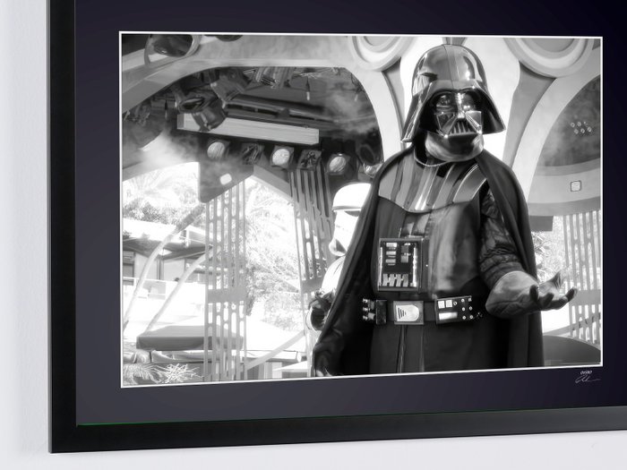 Star Wars : First Shot Of Darth Vader - Darth Vader (David Prowse) Star Wars : First Shot Of Darth - Fine Art Photography - Luxury Wooden Framed 70X50 cm - Limited Edition Nr 02 of 30 - Serial ID 60040 - Original Certificate (COA), Hologram Logo Editor and QR Code - 100% New items.