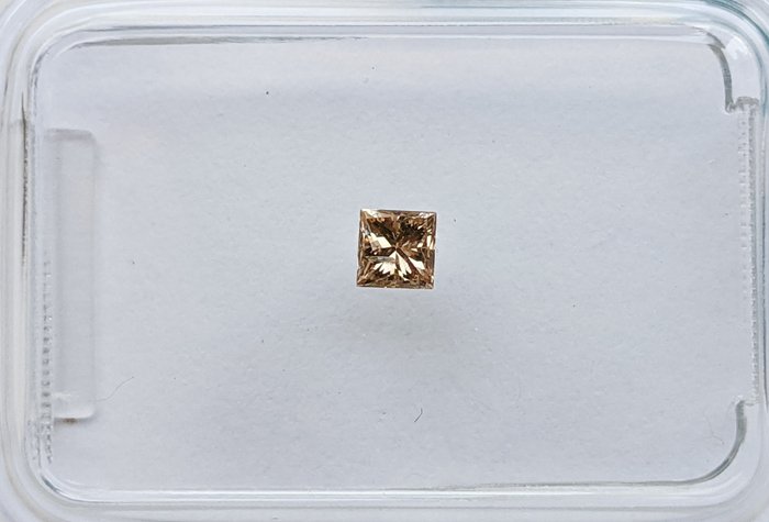 Ingen mindstepris - 1 pcs Diamant  (Naturfarvet)  - 013 ct - Fancy intense Brun - I1 - International Gemological Institute (IGI)