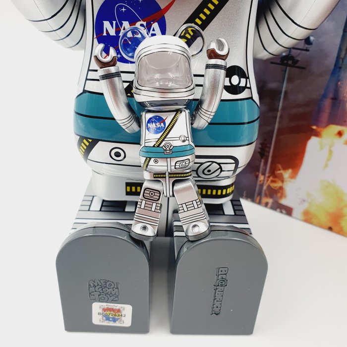 Nasa x Medicom Toy Be@rbrick - Project Mercury Astronaut 400% 100% Bearbrick 2022