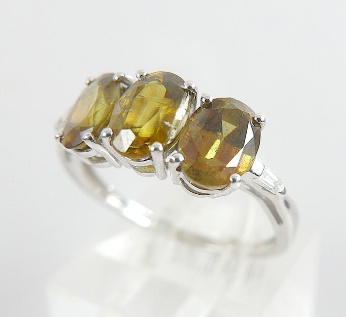 Ingen mindstepris - Ring - 10 kt. Hvidguld -  2.96ct. tw. Sphene - Diamant