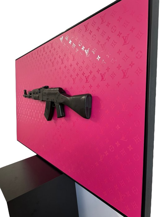 Daluxe Art - 1999 • Louis Vuitton gun · XXL