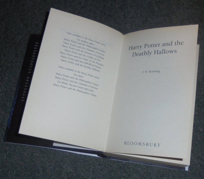 J K ROWLING - Harry Potter and The Deathly Hallows - 2007