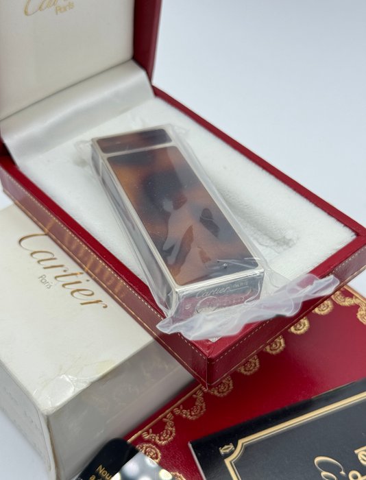 Cartier - Les Must Pentagon Onyx - Brown Laquer Silver Plated 80's *with box  documents* - Lighter - Kinesisk lak, forsølvet