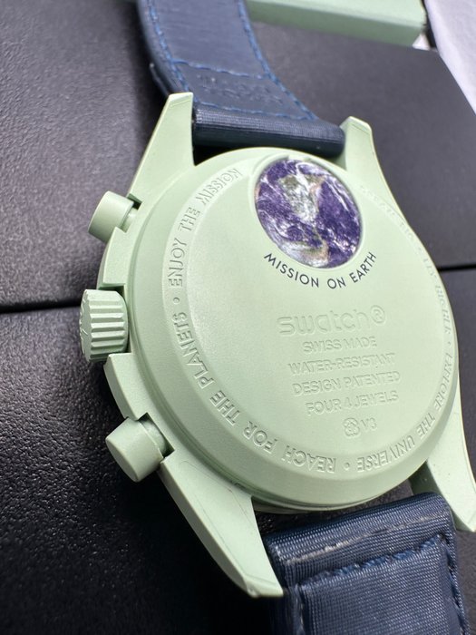 Swatch - MoonSwatch - Mission on Earth - Ingen mindstepris - SO33G100 - Mænd - 2020+