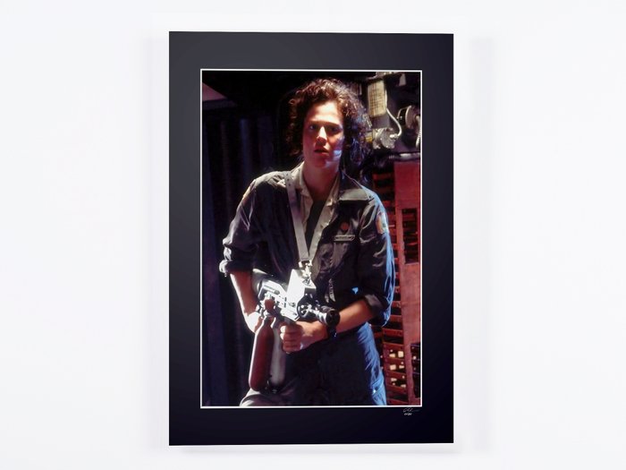 ALIEN 1979 - Sigourney Weaver as "Ellen Ripley" - Fine Art Photography - Luxury Wooden Framed 70X50 cm - Limited Edition Nr 02 of 30 - Serial ID 16880 - Original Certificate (COA), Hologram Logo Editor and QR Code - 100% New items.