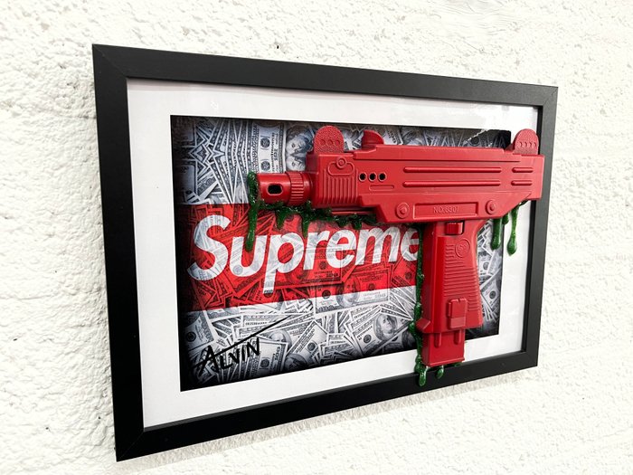 Alvin Silvrants (1979) - Supreme Dollar Bill Uzi Gun 3D art in frame