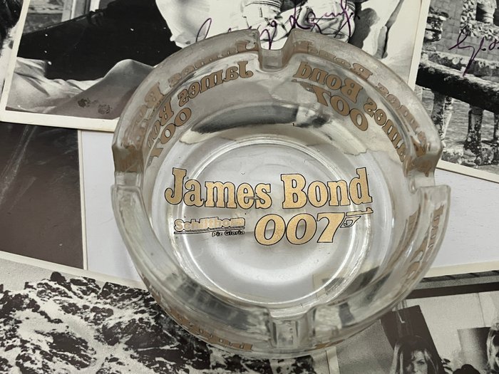 James Bond 007: On Her Majesty’s Secret Service - George Lazenby (signed)