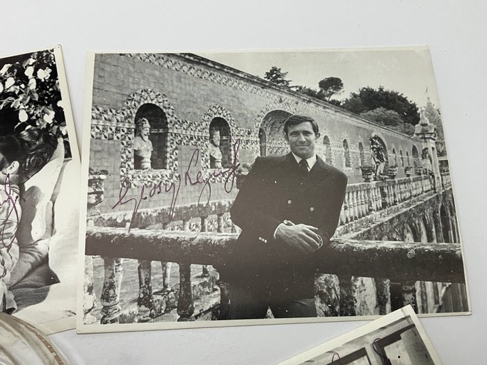 James Bond 007: On Her Majesty’s Secret Service - George Lazenby (signed)