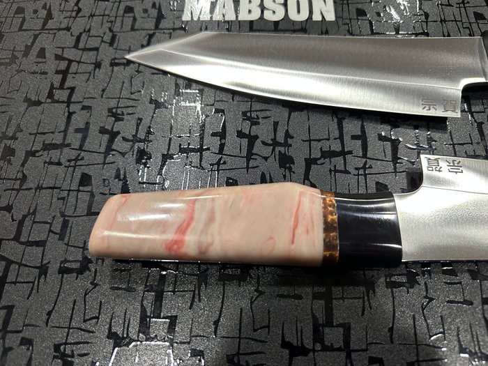 Bunka - Køkkenkniv - Chef's knife -  Hamrede special D2 stål japanske kokkeknive - Ergonomisk perlefarve og sort marmoreret harpikshåndtag - Japan