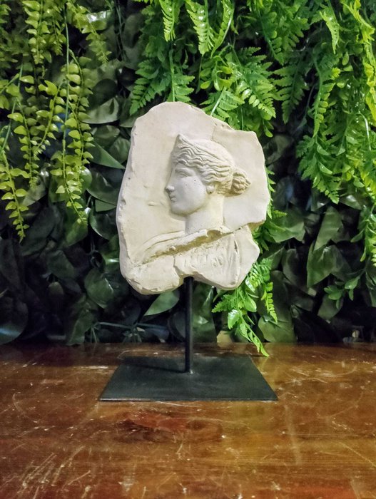 Skulptur, Frammento raffigurante la dea Diana - 32 cm - Cementsten