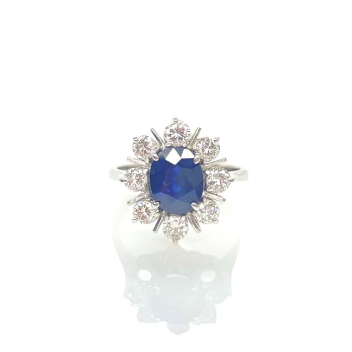 Ring - 18 kraat Hvidguld -  2.90ct. tw. Safir - Diamant - Royal Safir