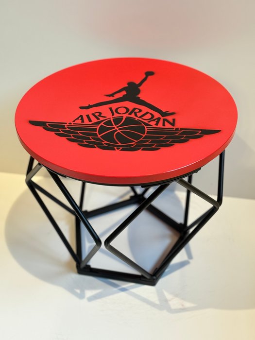 Rob VanMore - Tea-Time on Air Jordan Table - ø40cm