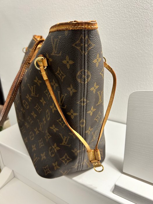 Louis Vuitton - Neverfull MM - Mulepose