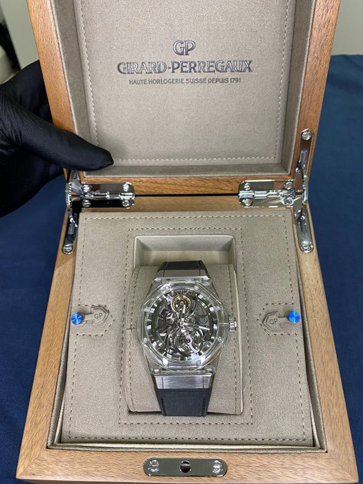 Girard-Perregaux - Laureato Absolute Light - 81071-43-231-FB6A - Mænd - 2020+