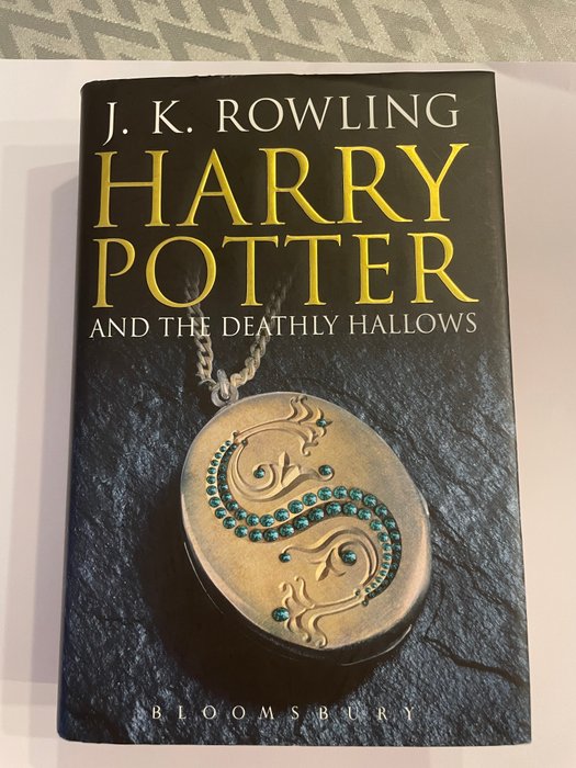 J.K Rowling - Harry Potter And The Deathly Hallows first edition - 2007