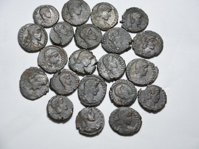 Romarriket Lot of 21 Æ Maiorinas Constantius Gallus (AD 351-354)  Constantius II (AD 337-361)